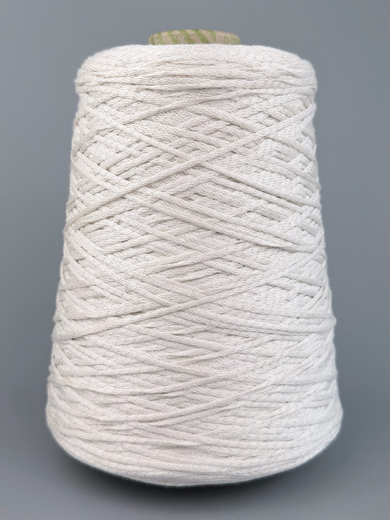 Art. Shine – 100 % Soie col. Blanc perle  250 m / 100 g photo 2